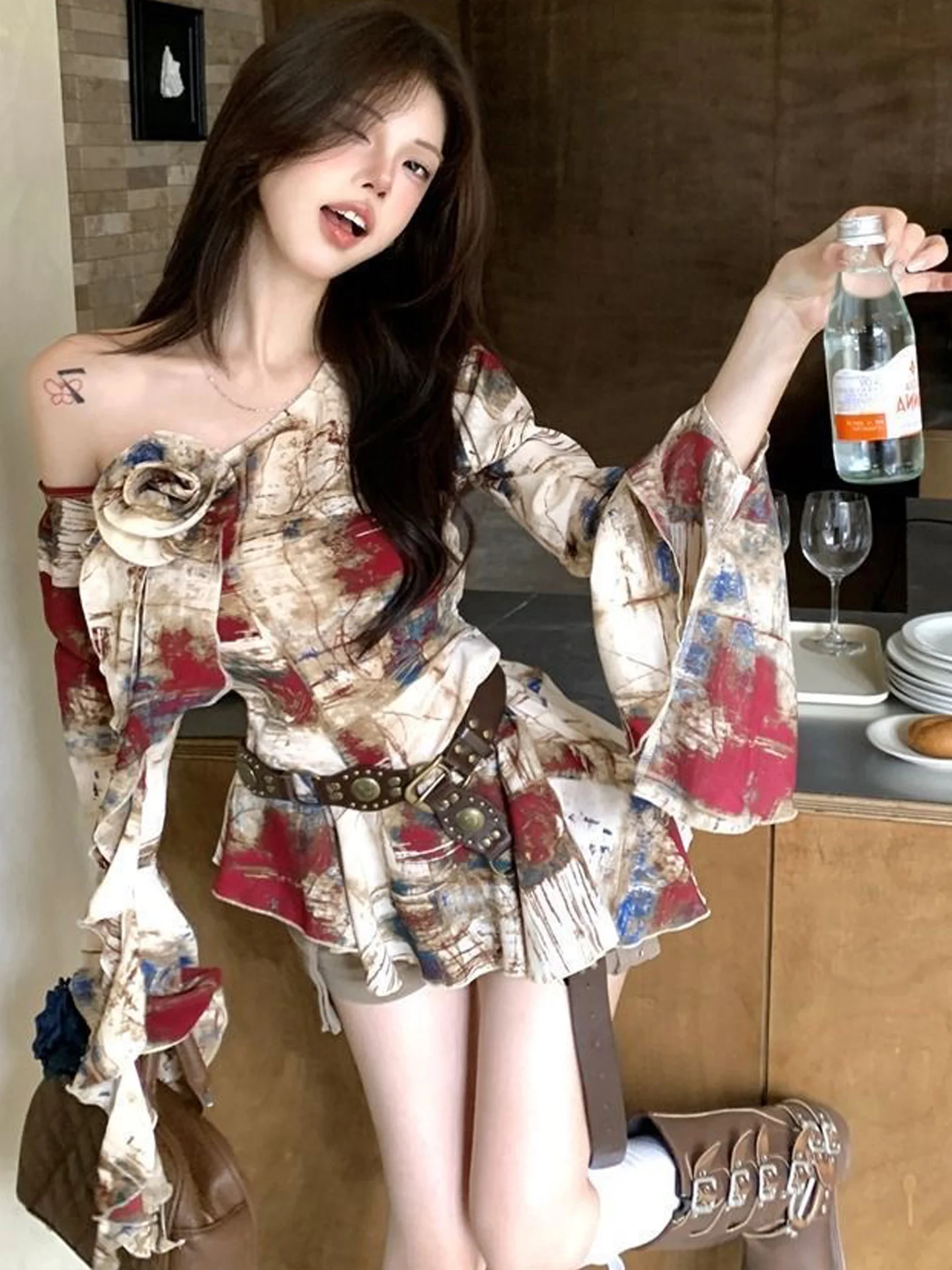 Retro Oil Painting Print Asymmetrical Shoulder Long Sleeve T-Shirt Women's Fashion Design Beautiful Top for Autumn Season