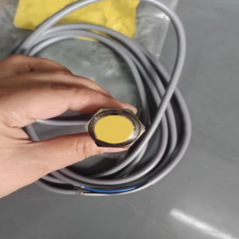 

Совершенно новый оригинальный бесконтактный переключатель Bi4-G12-ADZ32X BI4-M12-VP6X-H1141 BI4-M12-VP6X BI4-G12-ADZ32X BI4U-EM12WD-AP6X