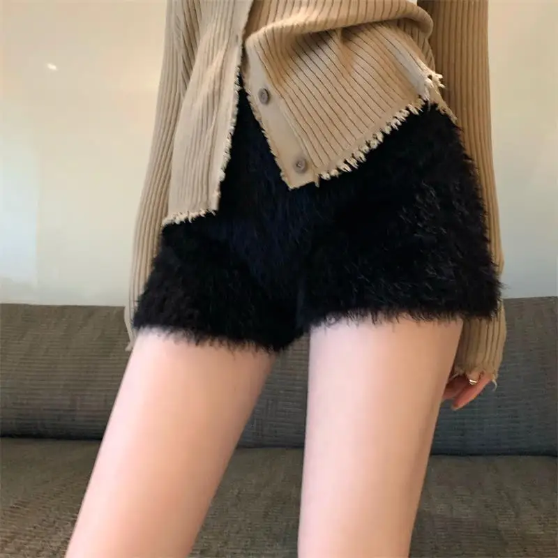 Autumn New Fashion Comfortable Bottoming Shorts Solid Color High Waist Knitted Plush Shorts Women\'s Short Pants