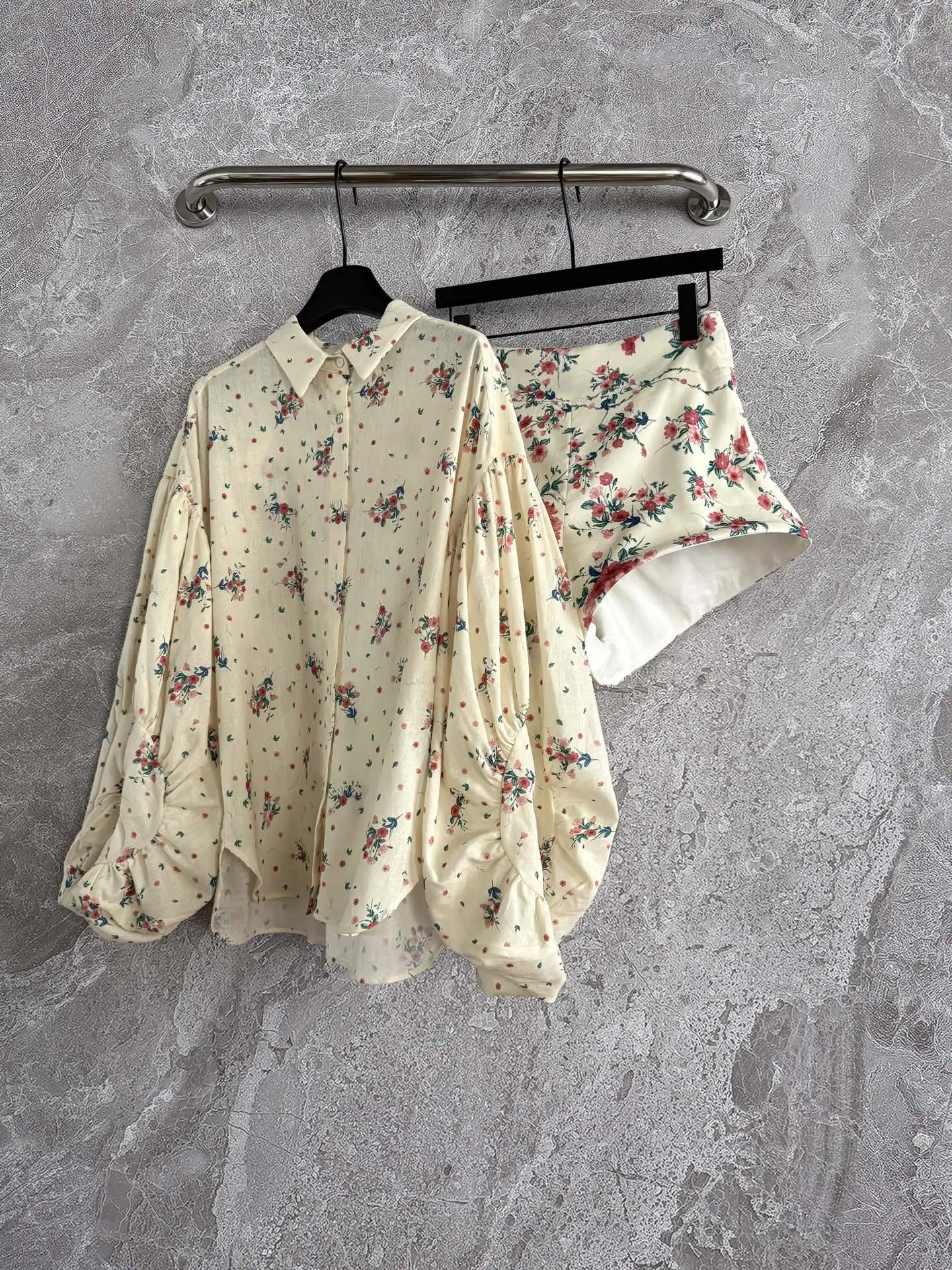 

Women Flower Printed Turn-down Collar Pleated Loose Style Puff Sleeve Linen Blouse Or High Waist Shorts