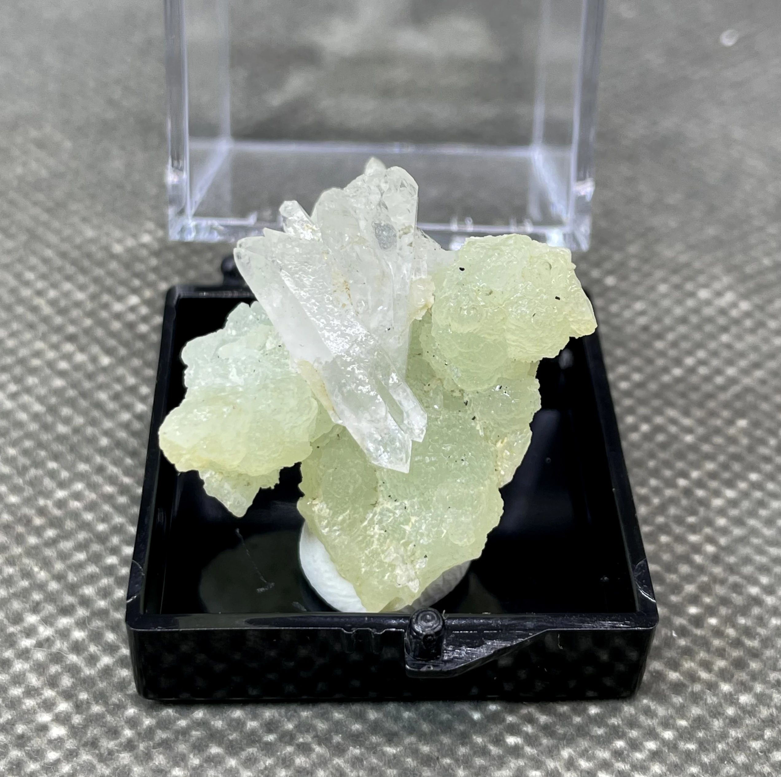 

NEW! 100% Natural rare Prehnite and White crystal symbiosis Mineral Specimens stones and crystals healing box size 3.4cm