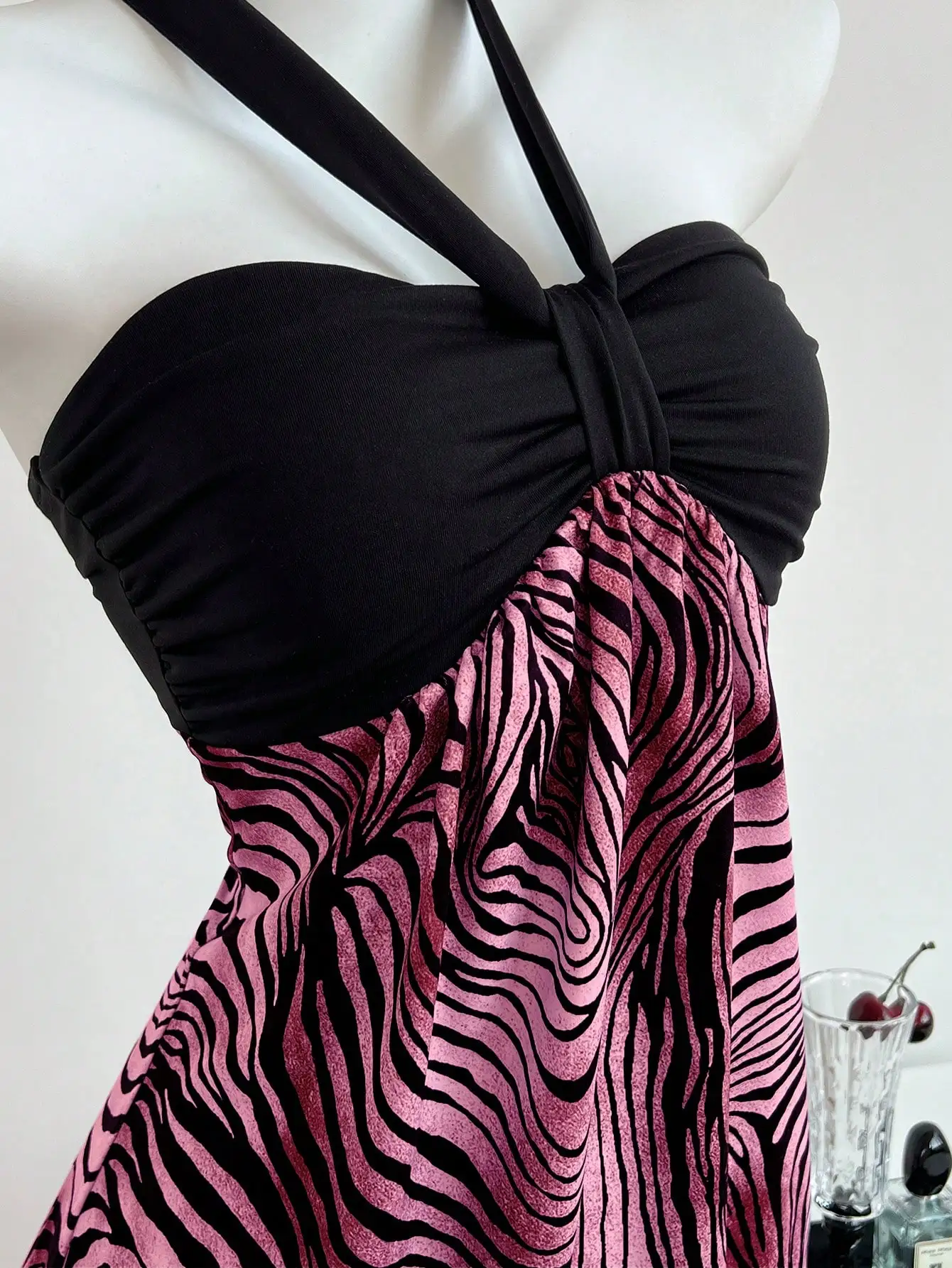 

Женское мини-платье без рукавов с воротником-халтер, ярко-розовое, с зебровым принтом, сексуальный стиль