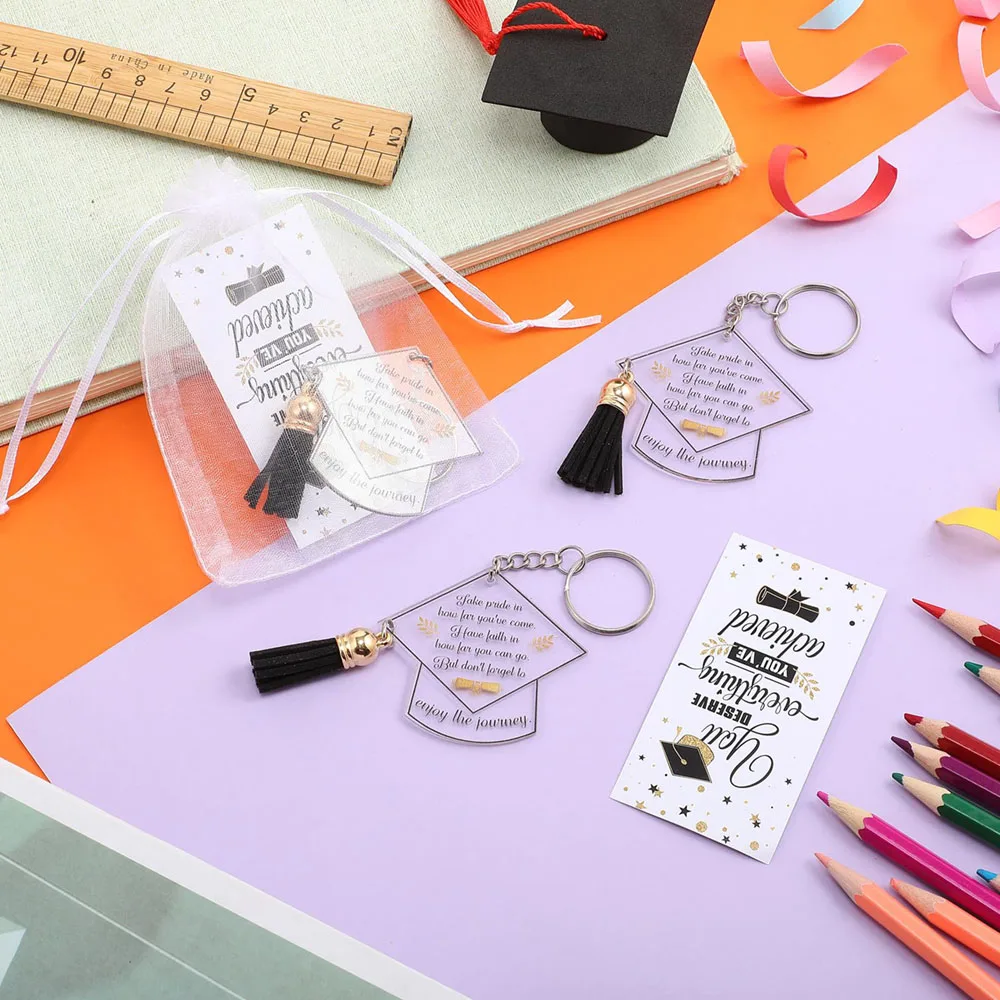 30 ชุด 2025 ของขวัญจํานวนมาก Graduation Party Favors ของขวัญหมวกสําเร็จการศึกษา Charms การ์ดแสดงความยินดี Organza กระเป๋าพวงกุญแจ