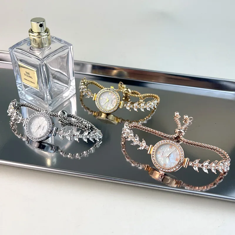 

Women's Watch Diamond Bracelet Watch Small Quartz Female Watch Fashionable Elegant Light Luxury Free Adjustment