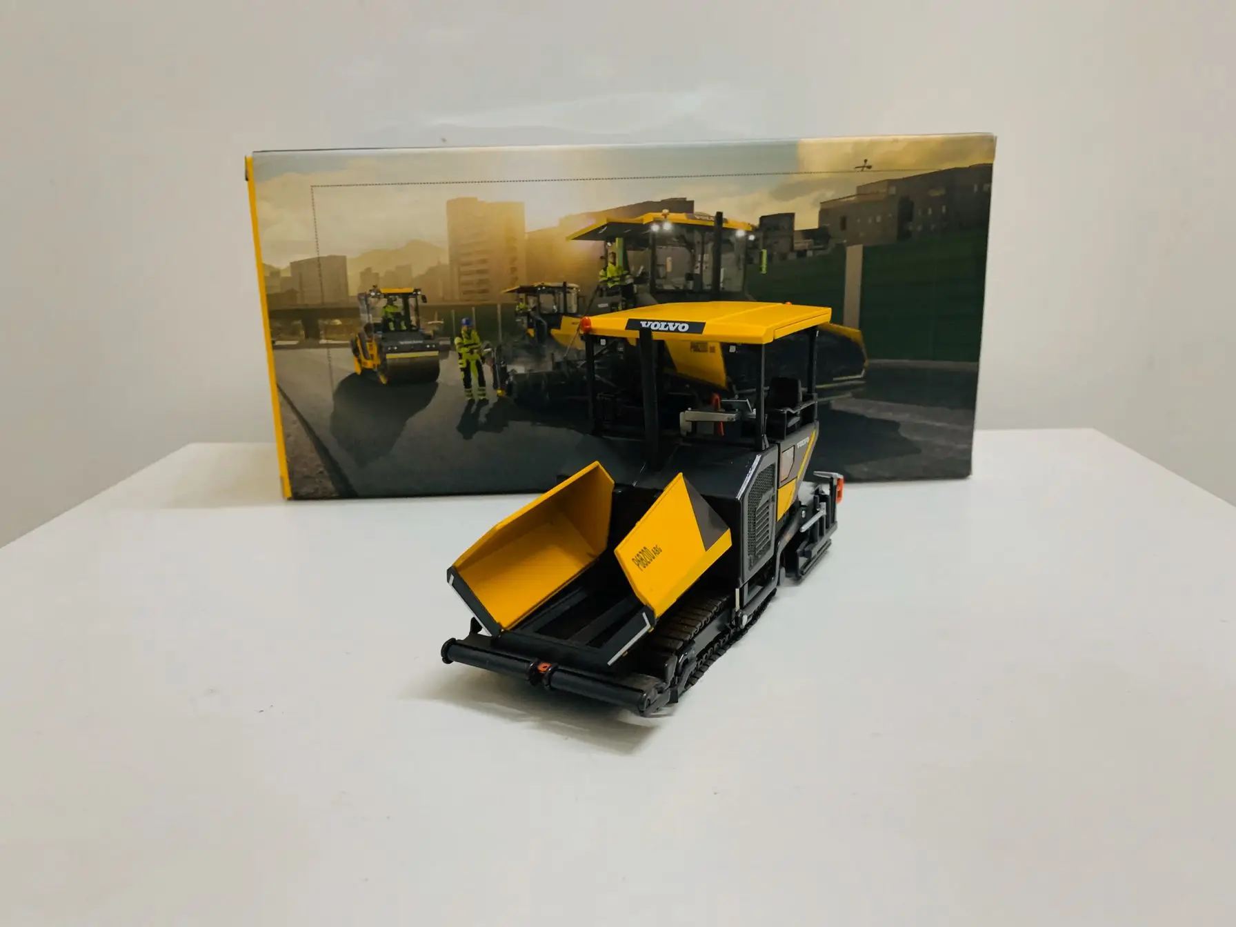 P6820D Tarmac Paver 1:50 Scale Die-Cast Collection Model New in Box