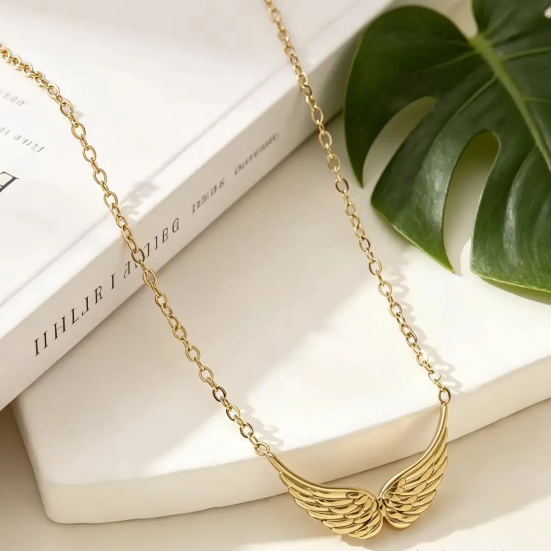 Ins Anti-Fade 3D Feather Pendant Necklace, Vintage Embossed Angel Wing Gold Silver Chain Gift For Ladies