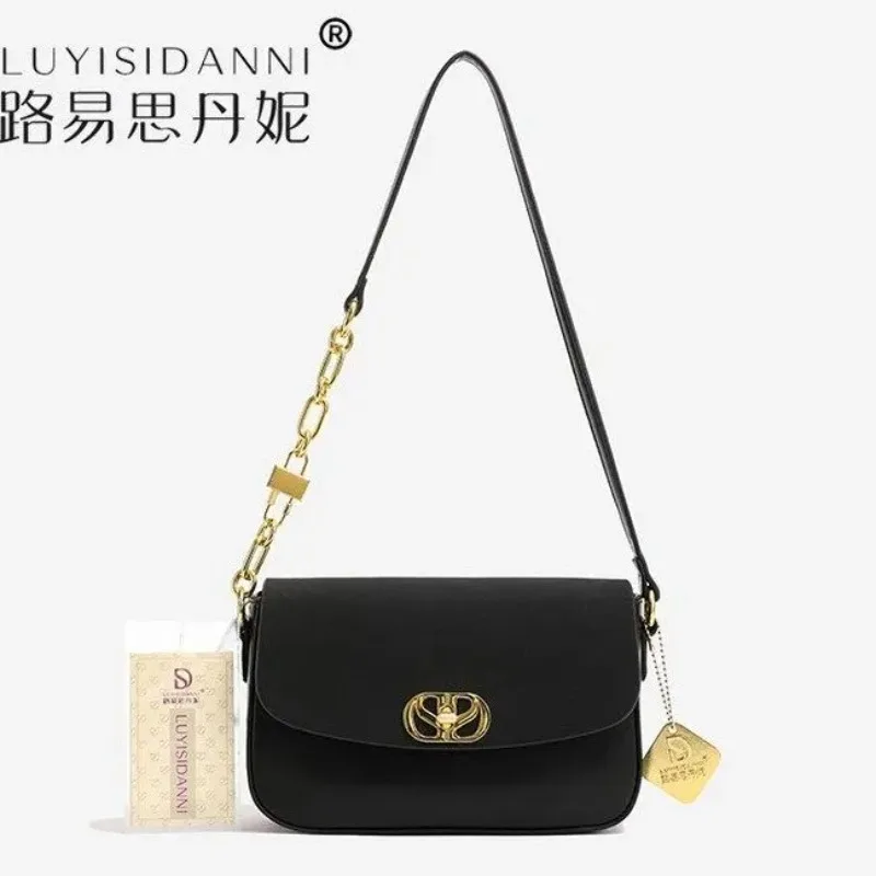 Even Weight Diaper Bag with Balanced Design Prevents Tipping and Maintains Shape When Placed on Flat Surfaces