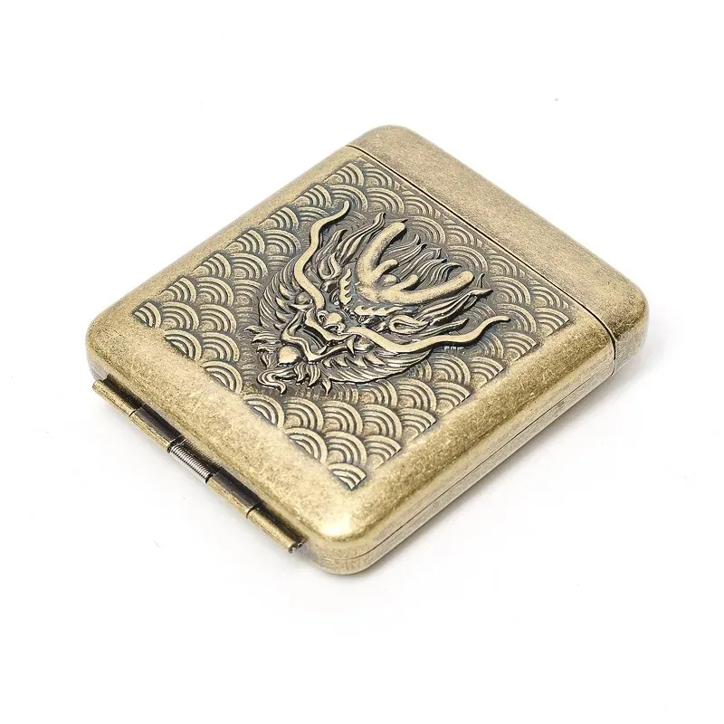 

Обновите еще еще 20 упаковок грубого сигарет в трех открытых портсигаретах. Мужская портативная рельефная подарочная коробка в стиле ретро.