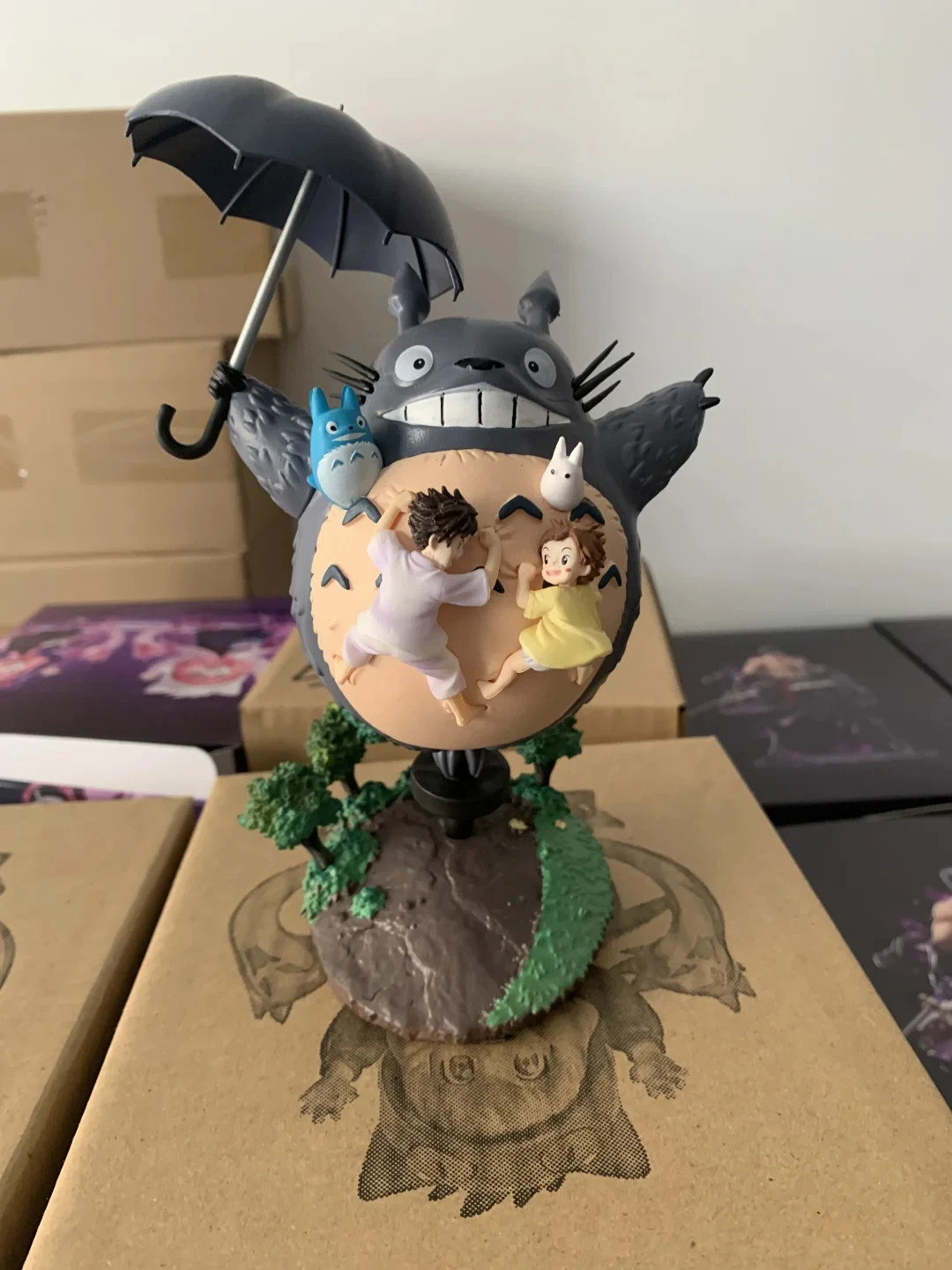

Totoro with Umbrella Cute Action Figure, Miyazaki Anime Statue, Scene Model, Desktop Decor, Boxed Collectible Figure