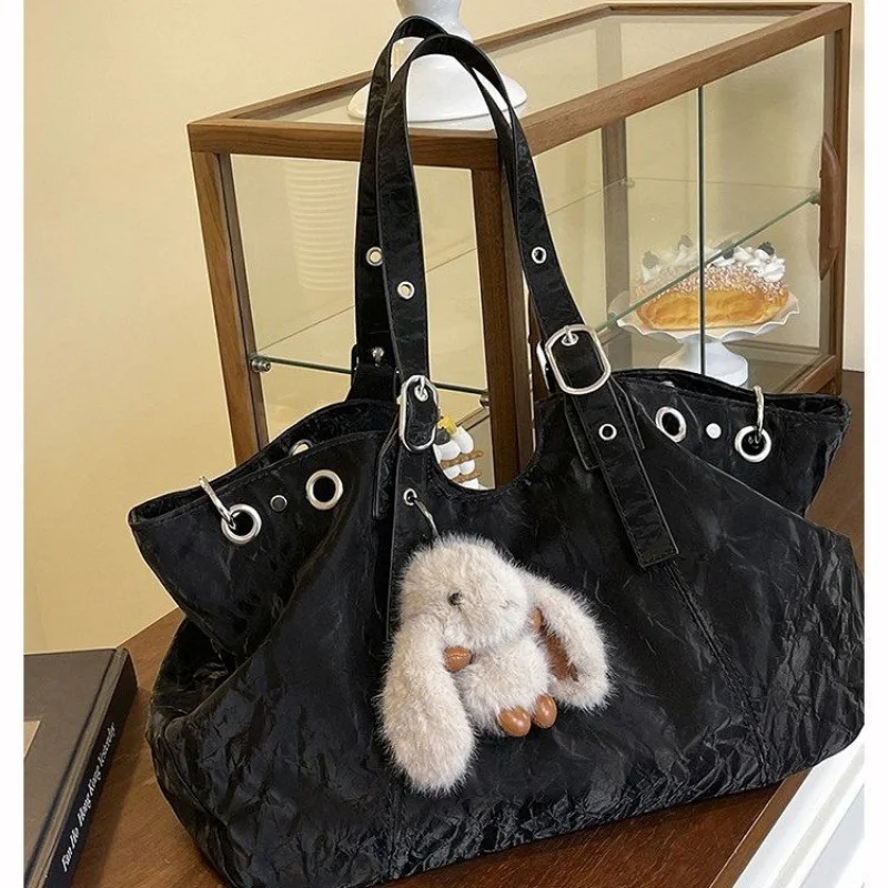 

Women's Hand Bags Crafted From Tough Leather Boasting Paris Style And Famous Vintage Neat Look​