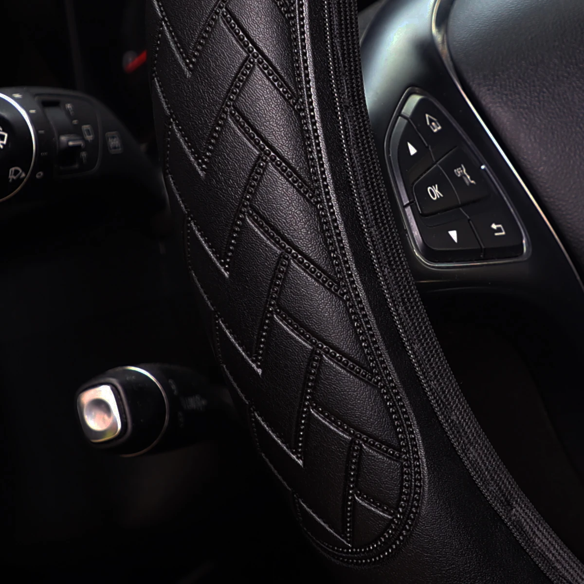Thick Rimless Embossed PU Leather Steering Wheel Cover 6 round All Seasons Car Interior Accessory  new for  women
