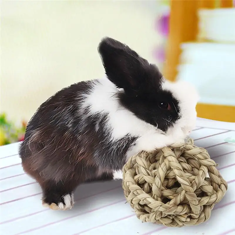 Big Discoun t Natural Straw Ball Small Pet Chewing Toy Pet Playing Rabbit Hamster Chewing Toy Teeth Cleaner Pet Teeth Cleaning