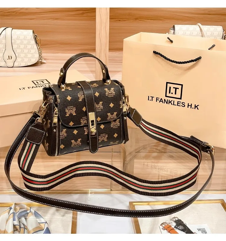 High End Brand Crown Letter Flower Material Casual Handbag Fashionable and Versatile Popular Single Shoulder Crossbody Bag