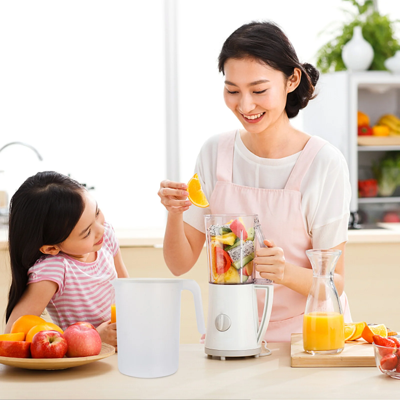 

1Pcs Plastic Cold Water Kettle 2500ml Heat Resistant Large Opening Easy Refill Lid Handle for Juice Tea Coffee Party