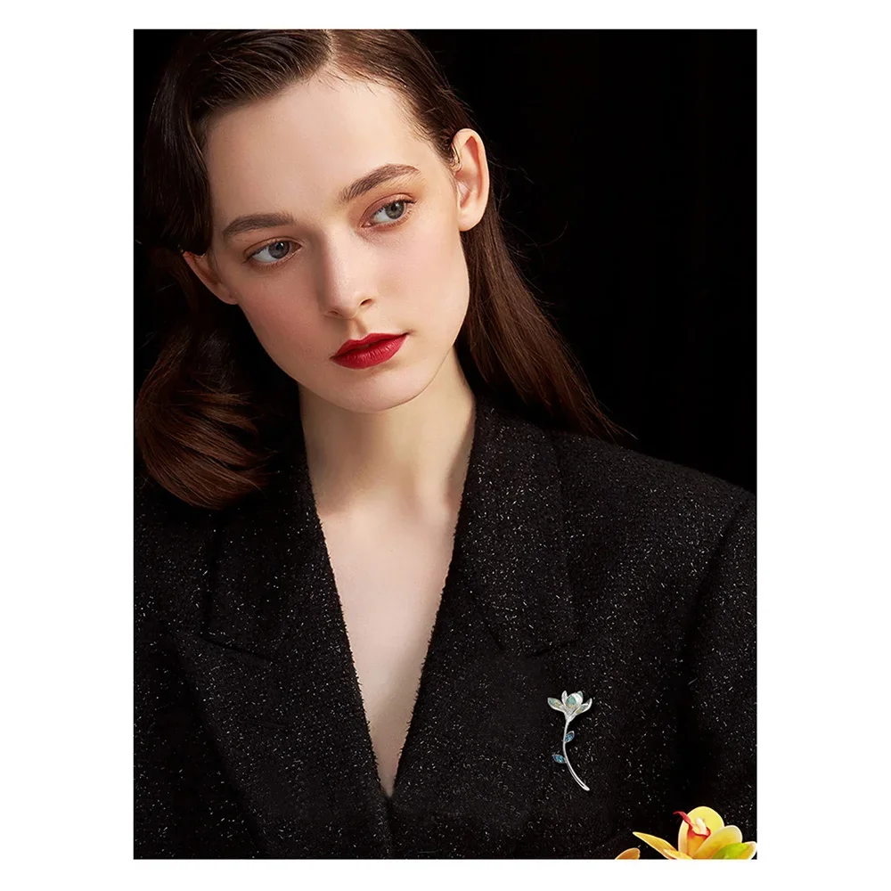 Exquisite Flower High-end Women's High-end Luxury Niche Classic Hollow Design Suit Coat Pin Decoration Office Party Accessories