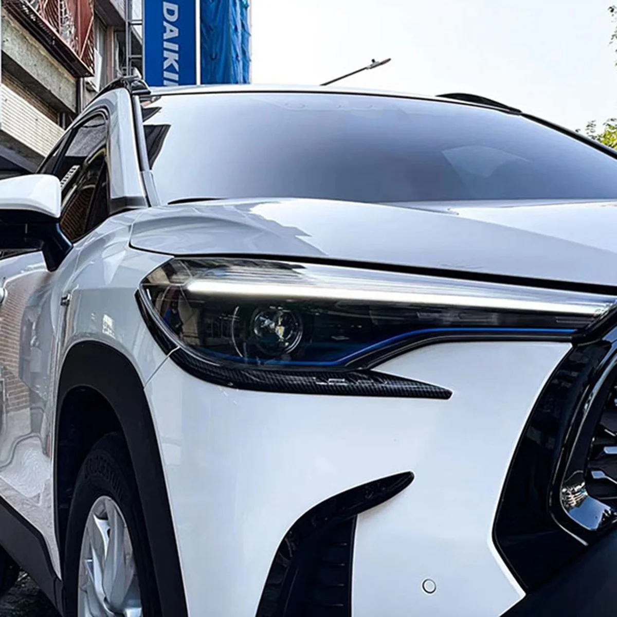

Строгий для Toyota Corolla Cross 2020 2021 2022, крышка передней фары, декоративная полоса, накладка для бровей, наклейка