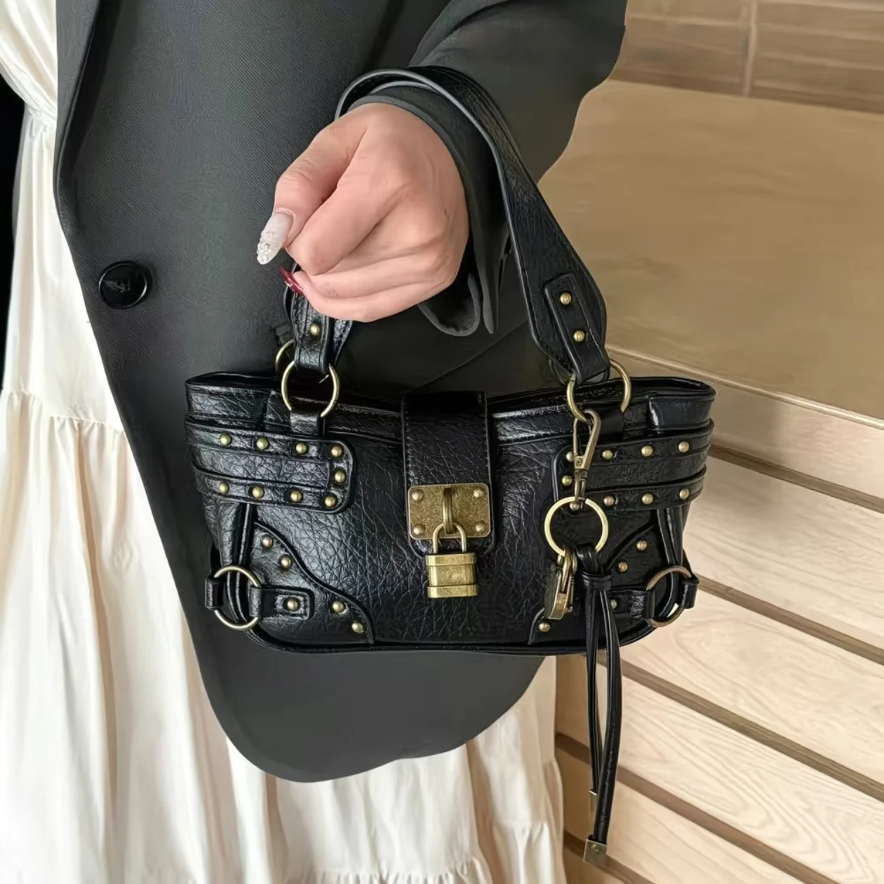 

Creative Metal Retro Leather Handbag Soft Leather Retro Fashion Motorcycle Style Women's Handbag