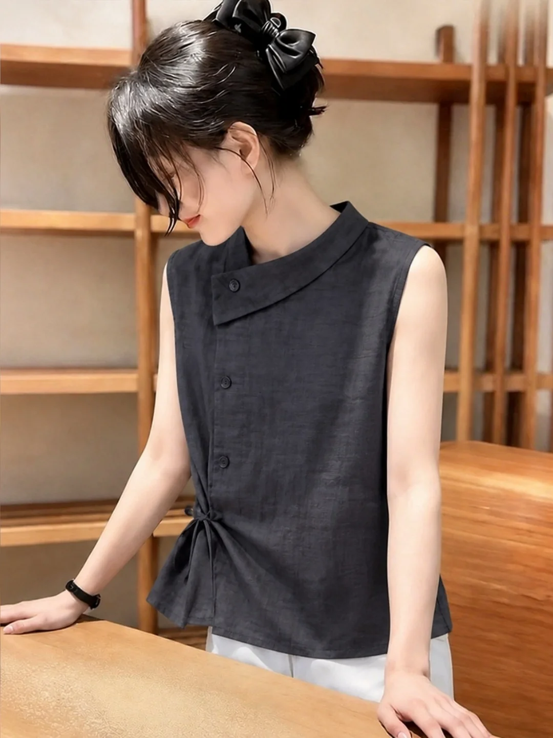 Elegant Summer 2026 Sleeveless Vest Design Sense Belted Waist Slimming Commute Top Women's Fashion Silk Upper Apparel
