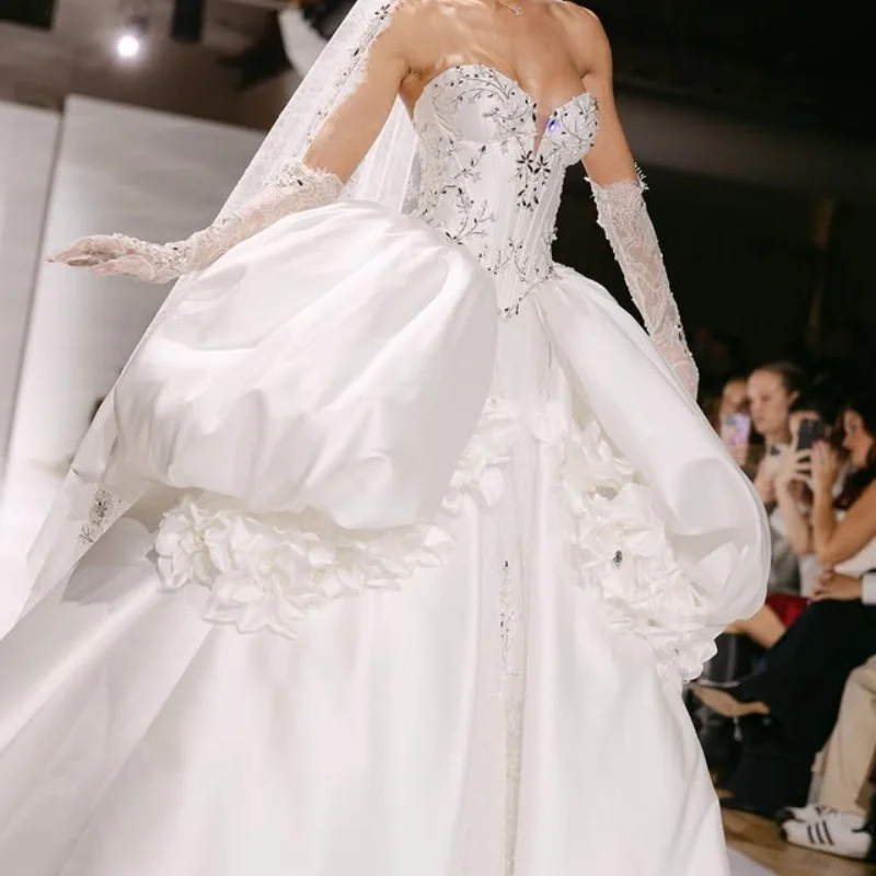 Maßgeschneidertes glitzerndes A-Linien-Hochzeitskleid 2025, zarte Stickerei, Perlenstickerei, Prinzessin-Brautkleid