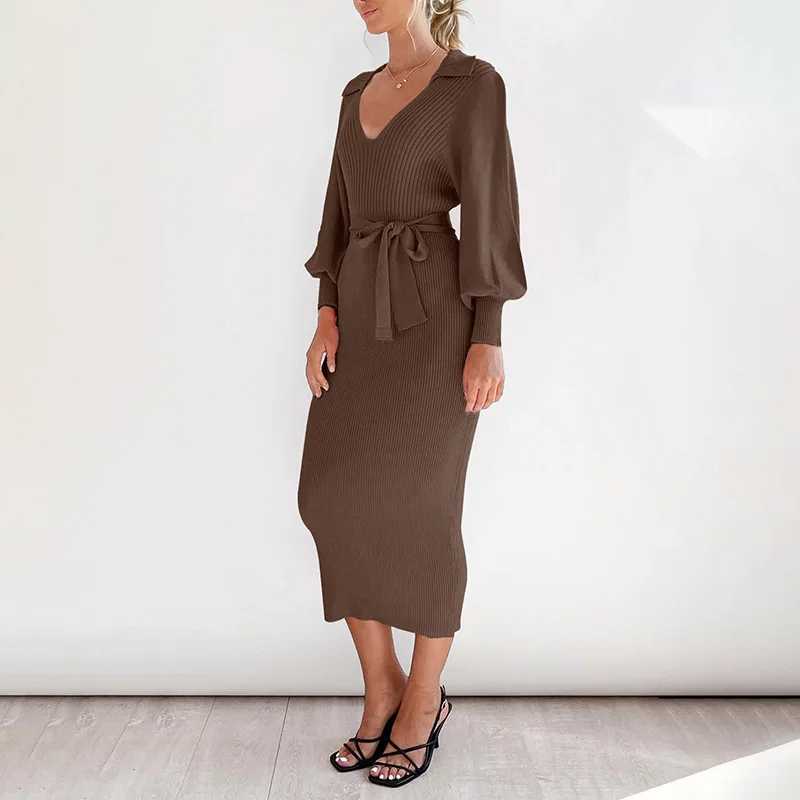 2025 Nieuwe herfst en winter elegante vintage lichte volwassen stijl lantaarnmouwen V-hals pure kleur gebreide trui-jurk