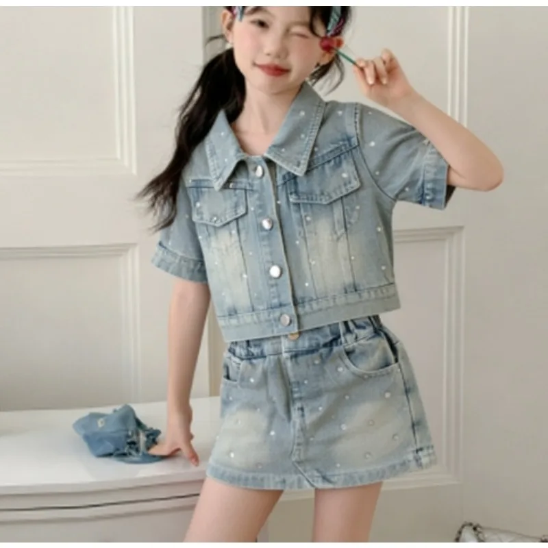 

Новый джинсовый комплект для девочек Весна/Лето 2026: топ, короткая юбка, брюки, винтажный американский стиль, комплект из двух предметов