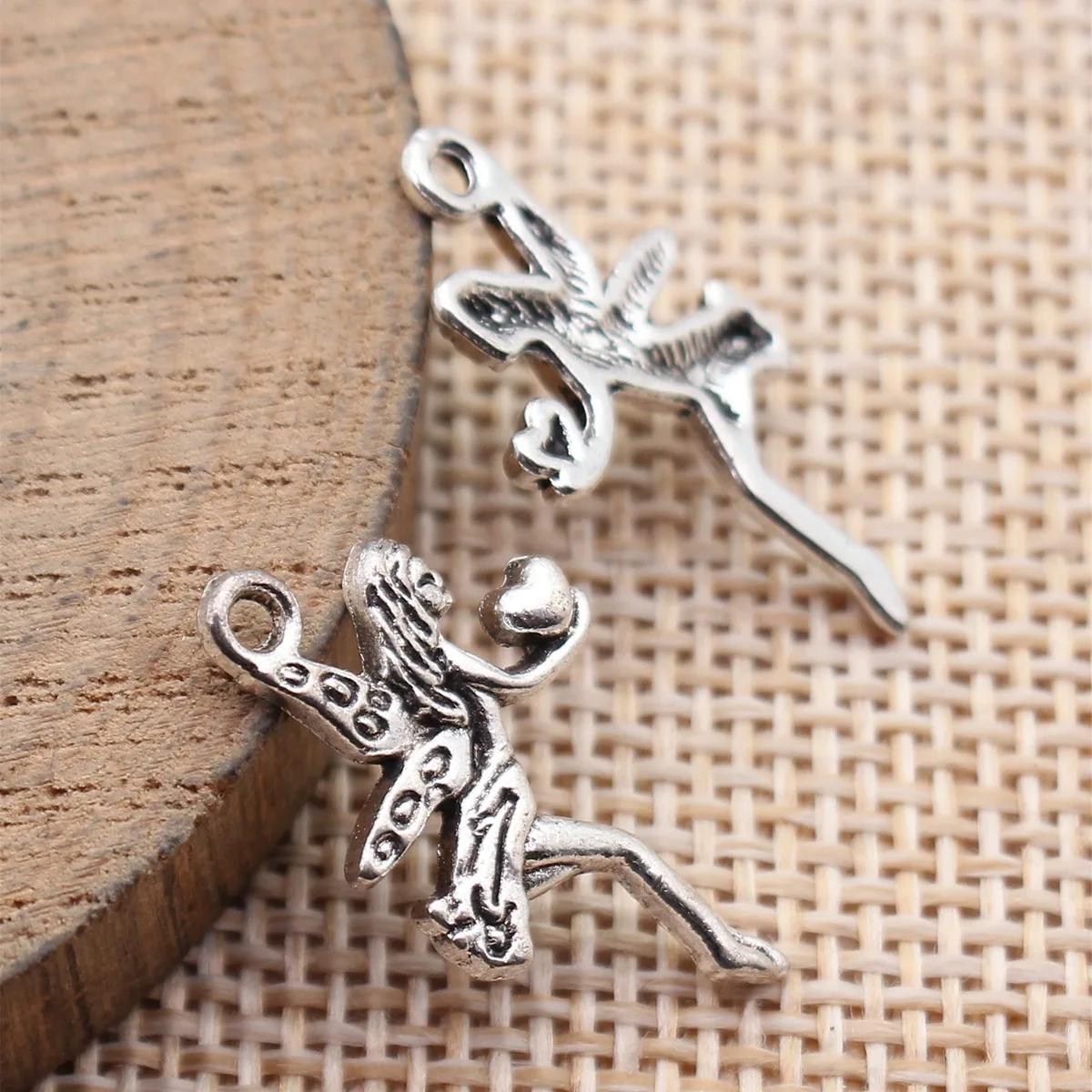 20pcs 22x13mm Antique Silver Color Holding A Heart-Shaped Angel Charms Pendant Zinc Alloy Jewelry Findings