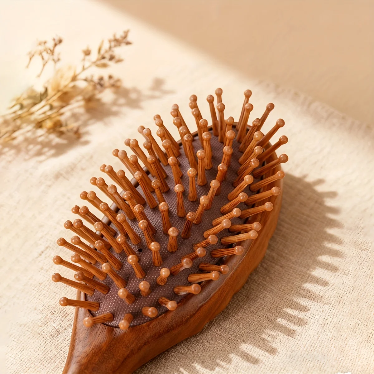 Roter Sandelholz-Luftkissenkamm mit Gravur, Holz-Kopfhautmassagebürste, antistatischer Entwirrungskamm, Geschenk, Haarstyling-Zubehör – Detail 5
