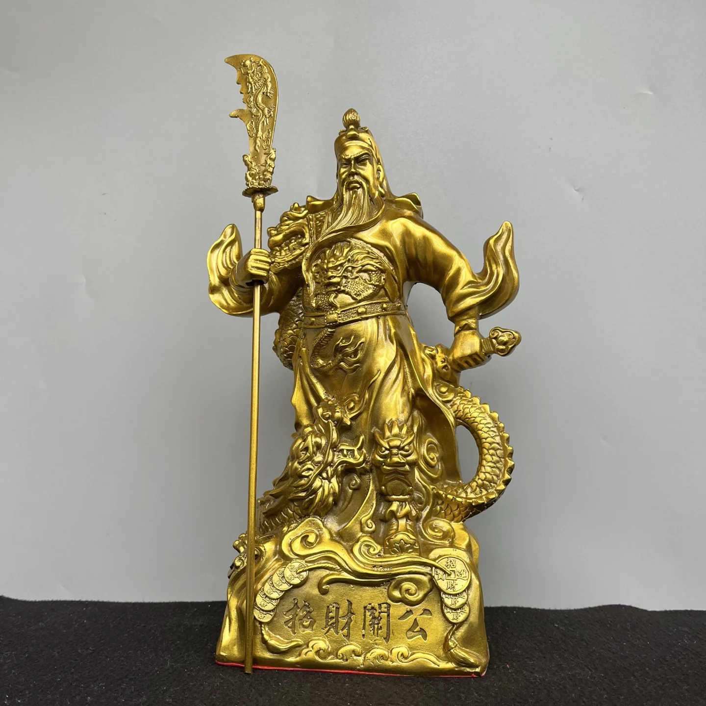 

Brass Zhaocai Guan Gong Guan Yunchang, Immortal Standing Buddha Take the knife Amass wealth Ornaments Town house