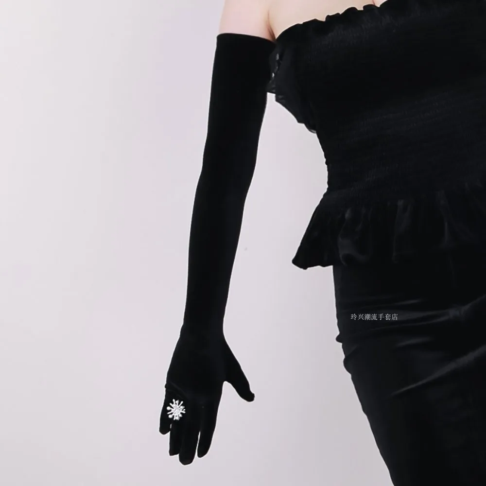 60 cm lange Samthandschuhe für Damen, elastischer Velours, Flanell, schwarz, thermisch, elegante Armstulpen, sexy Vintage-Mode, 1920er Abendmode – Detail 4