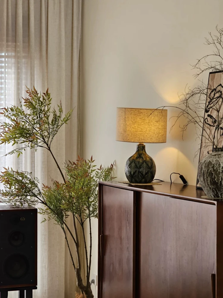 Peacock green feather patterned ceramic desk lamp, bedroom bedside lamp, light luxury American living room study desk lamp