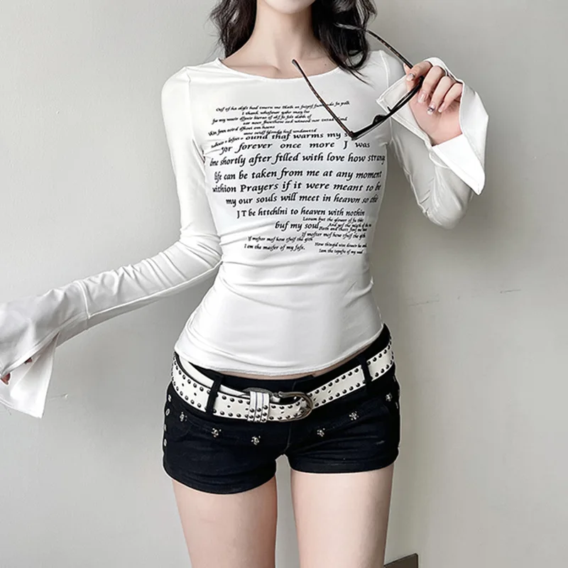 Camiseta de manga larga con abertura y estampado de letras y cuello redondo ajustada de punto básico para chica picante para mujer