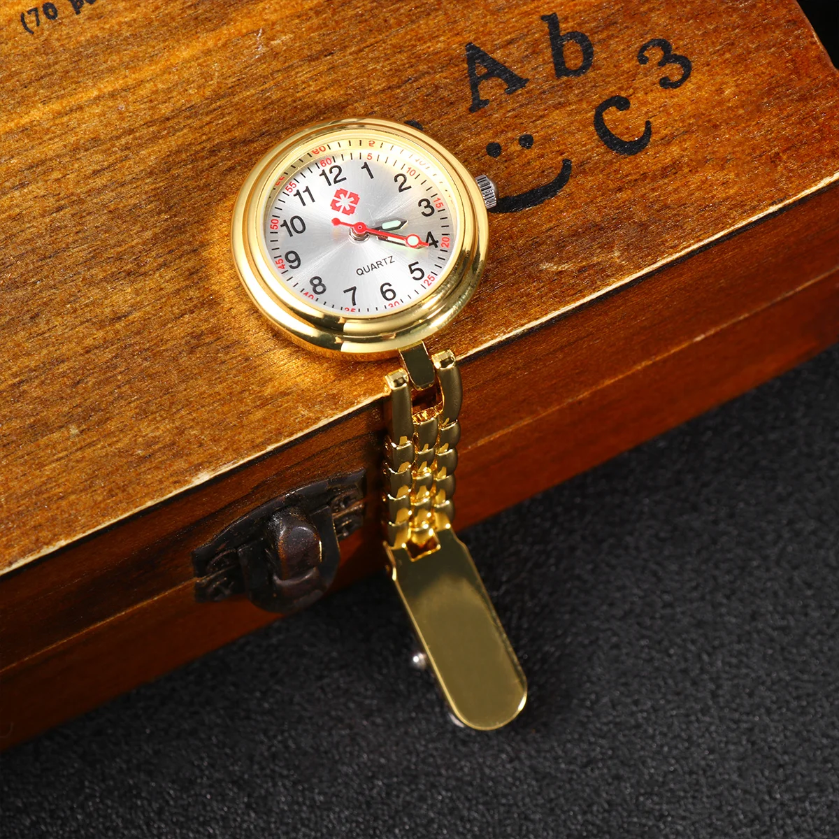 قطعة واحدة من ساعة الجيب الطبية الذهبية الإبداعية للممرضات كوارتز ساعة عصرية بإبزيم معلق للرجال والنساء #3