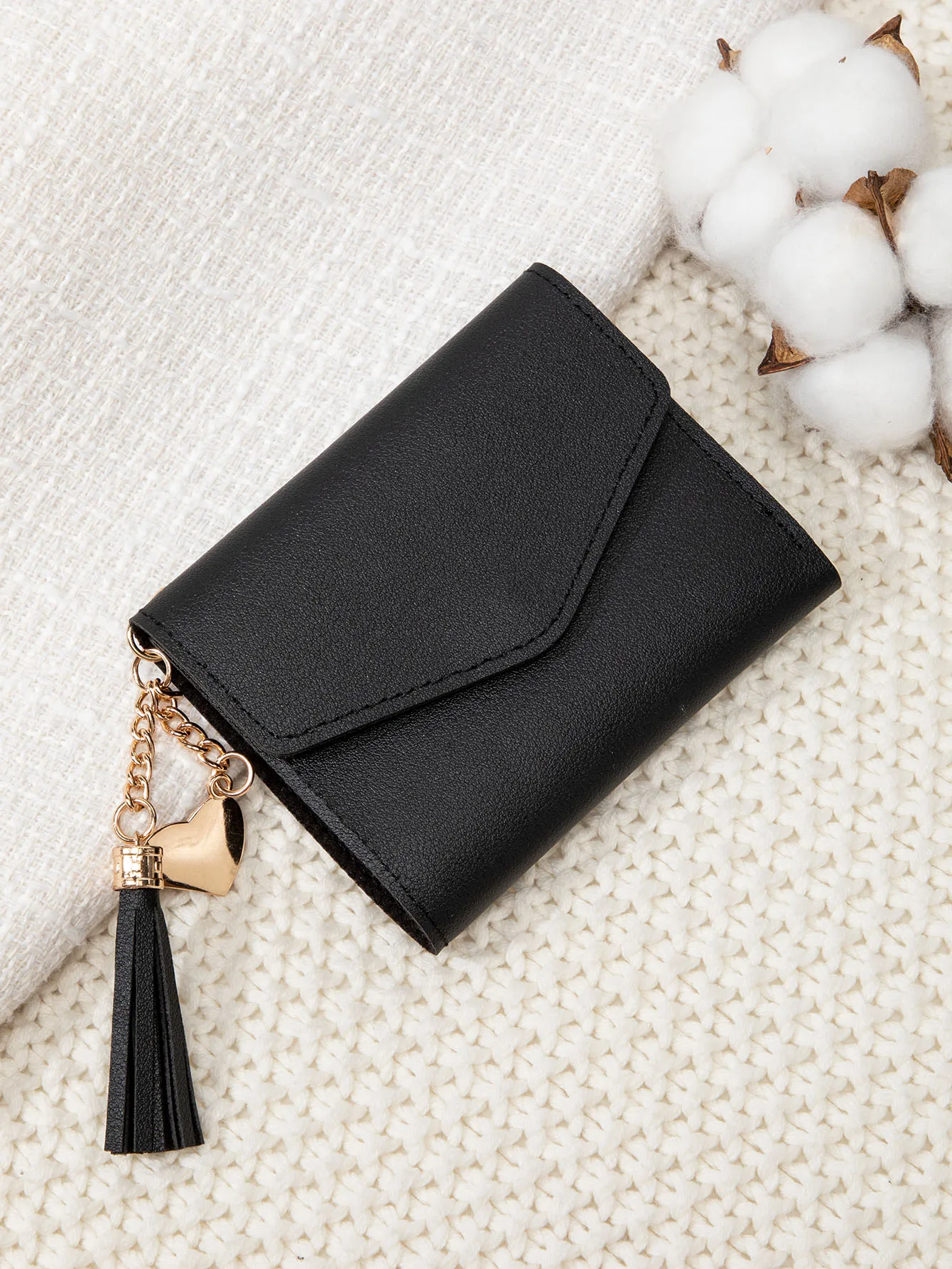 Carteira de embreagem feminina compacta elegante preta, porta-moedas portátil com fecho de pressão dourado e detalhe de borla mini bolsa leve