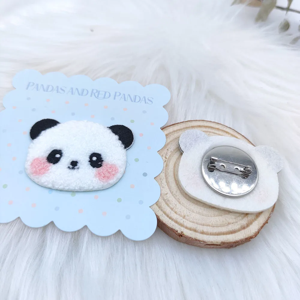 Patch di peluche Panda per abbigliamento bambini Applique autoadesiva spille Patch antigraffio sui vestiti borsa decorativa per cellulare