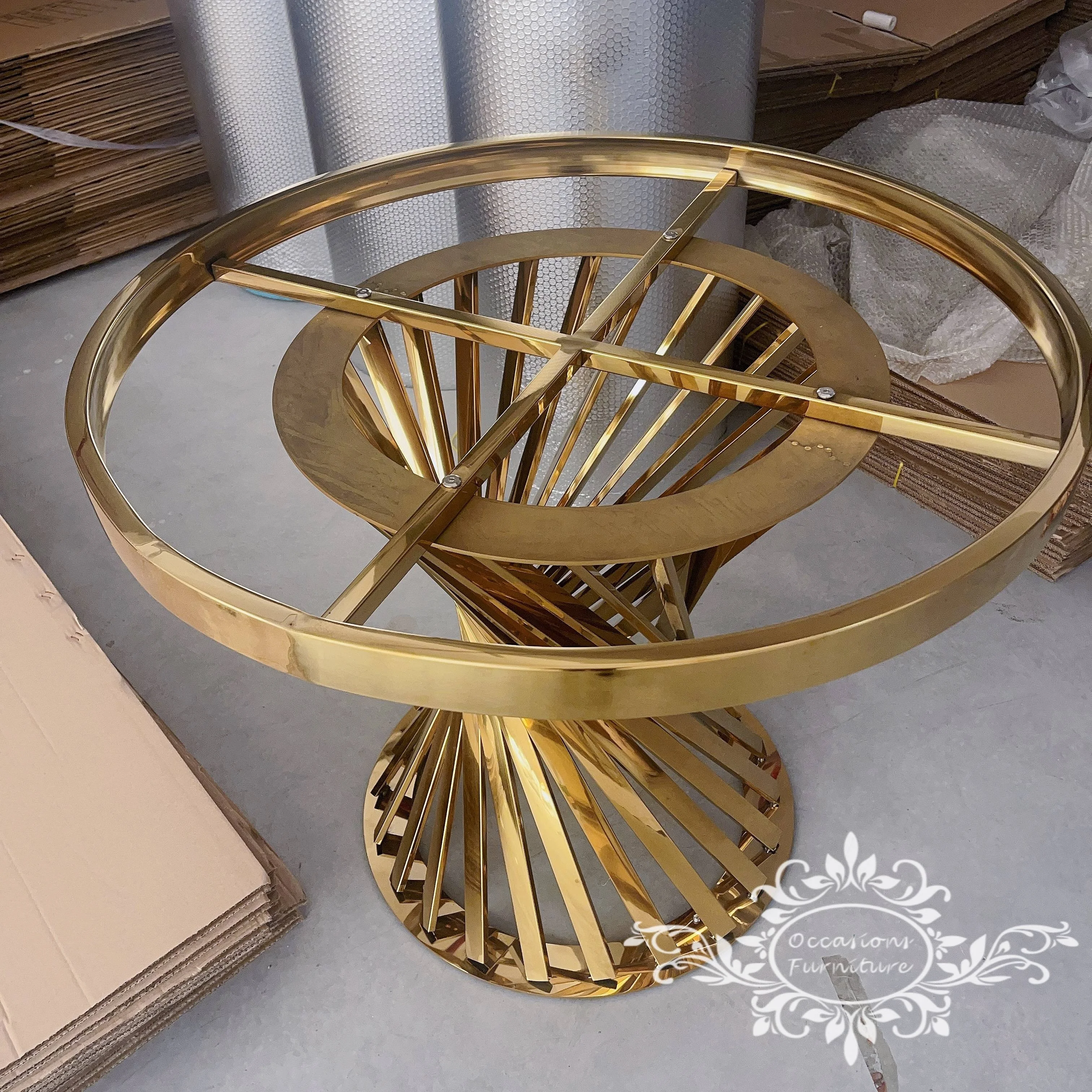 Stainless Steel Golden Wedding Cake Tables with clear Glass Top Dia 90CM