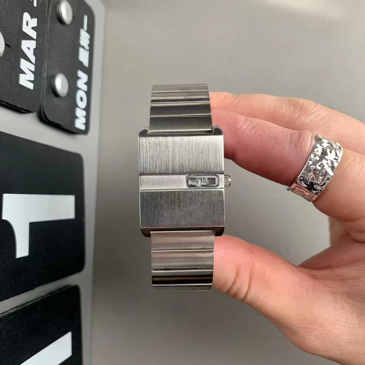 New Unisex Square Watches Men's Retro Cool Calendar Creative Simple Concept No Mirror Steel Belt Luxury Couple's Women's Watch