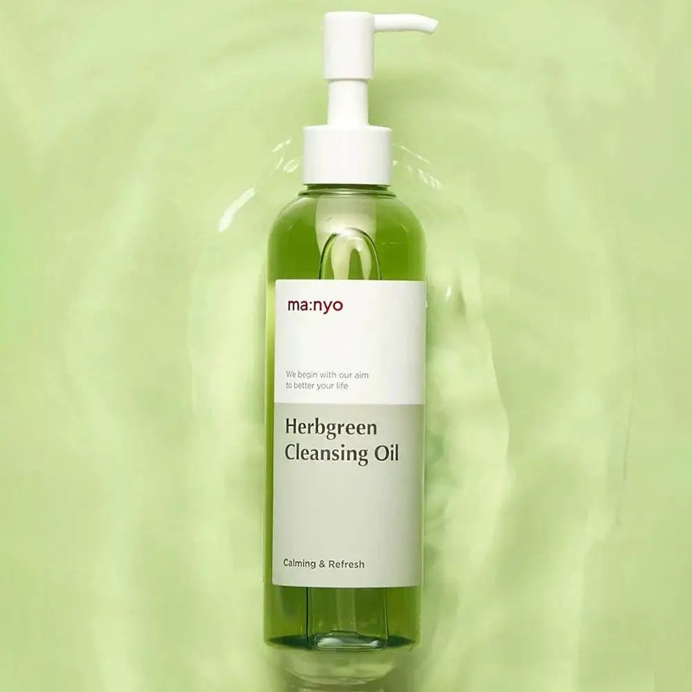 ピュア クレンジング オイルは、肌に優しく栄養を与え、刺激なく深く洗浄します。植物のエッセンシャルオイルが豊富に含まれています。