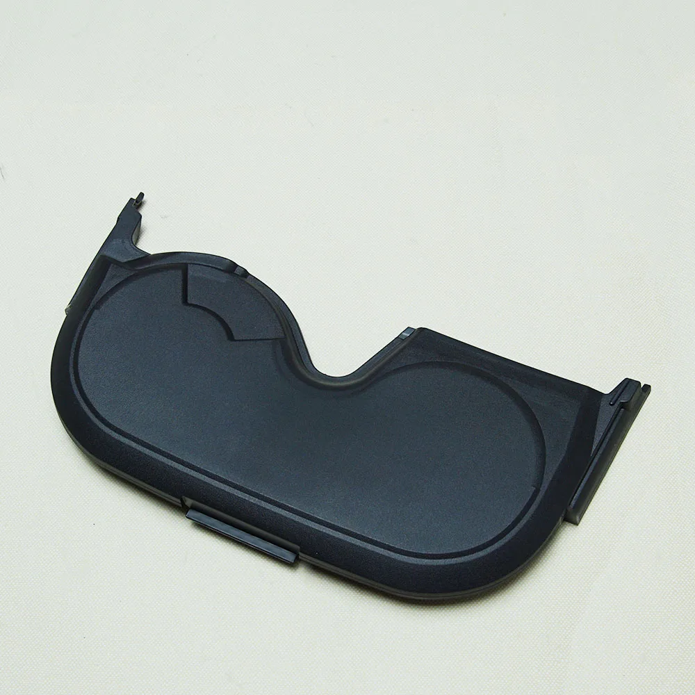 30750945 Above the front timing gear sheath cover For Volvo C30 C70 S40 S60 S60L S80 S80L V40 V50 V60 V70 XC60 Auto Parts