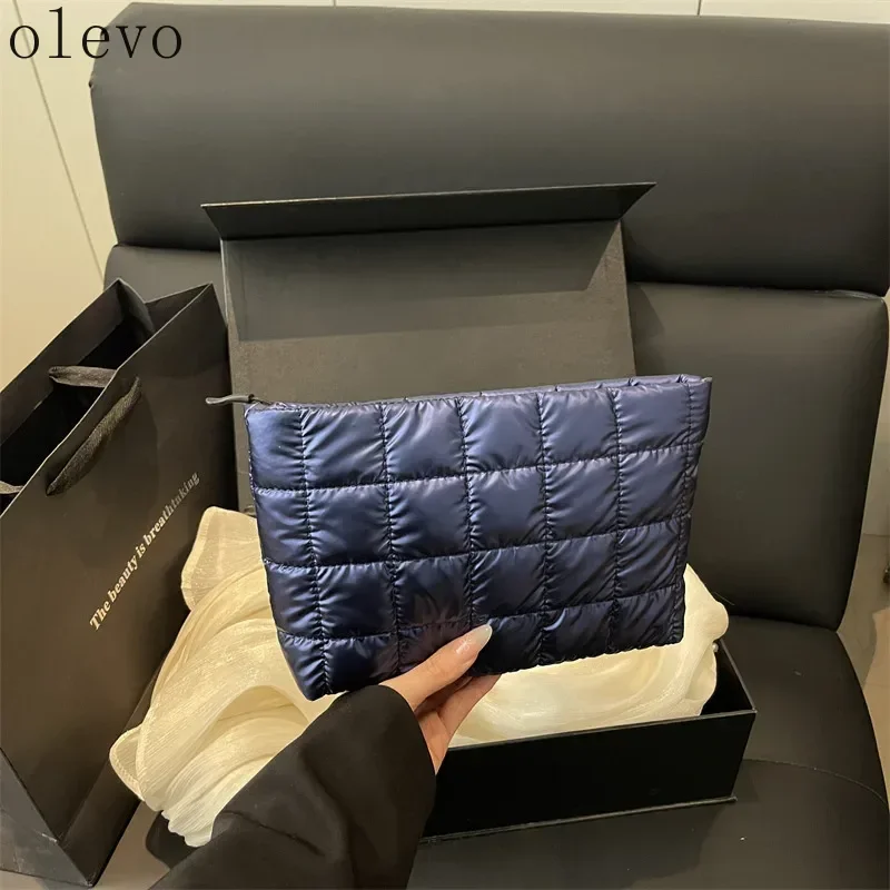 

Large Capacity Quilted Travel Makeup Organizer Bag Women Solid Color Padded Cosmetic Storage Bag for Trip