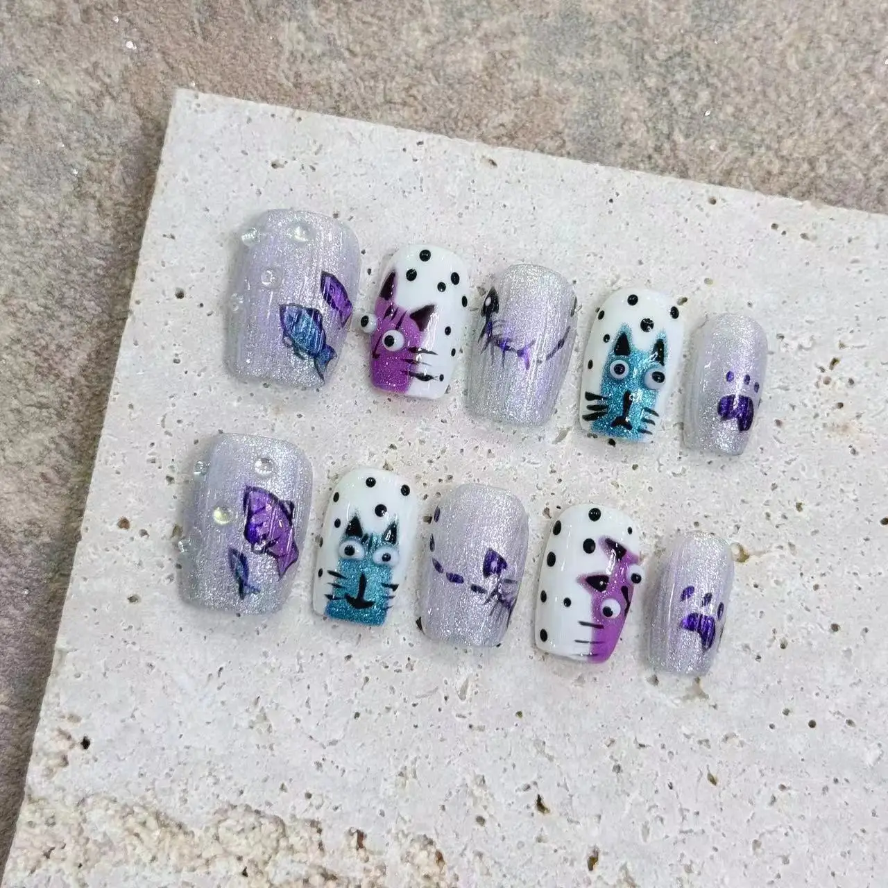 10Pcs Wearable Fish-Eating Cat Handmade Press On Nails Short Style High-End Unique Hand-Painted Detachable And Reusable