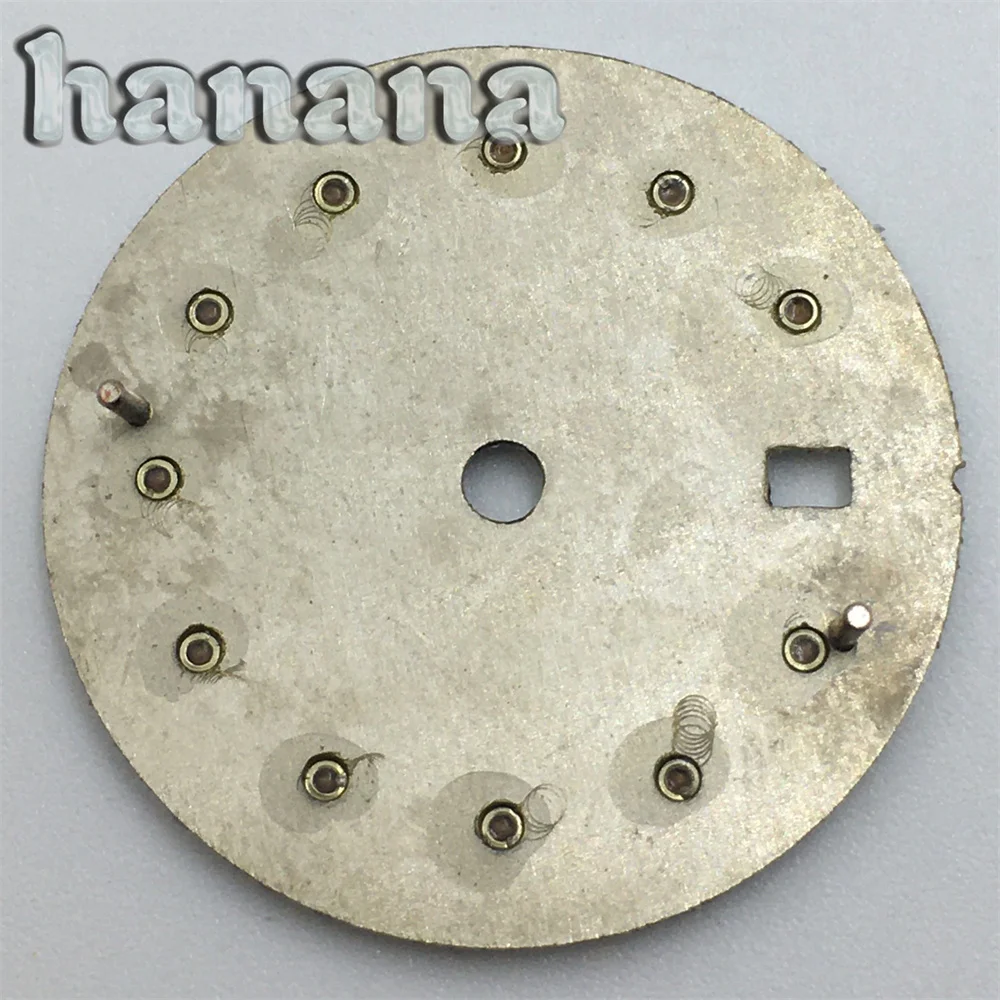 تتميز NH05 باللؤلؤ الأبيض الوردي للسيدات بمينا 20.5 ملم مع عقارب فضية وذهبية وردية ومؤشرات ماسية لحركة NH05A NH06