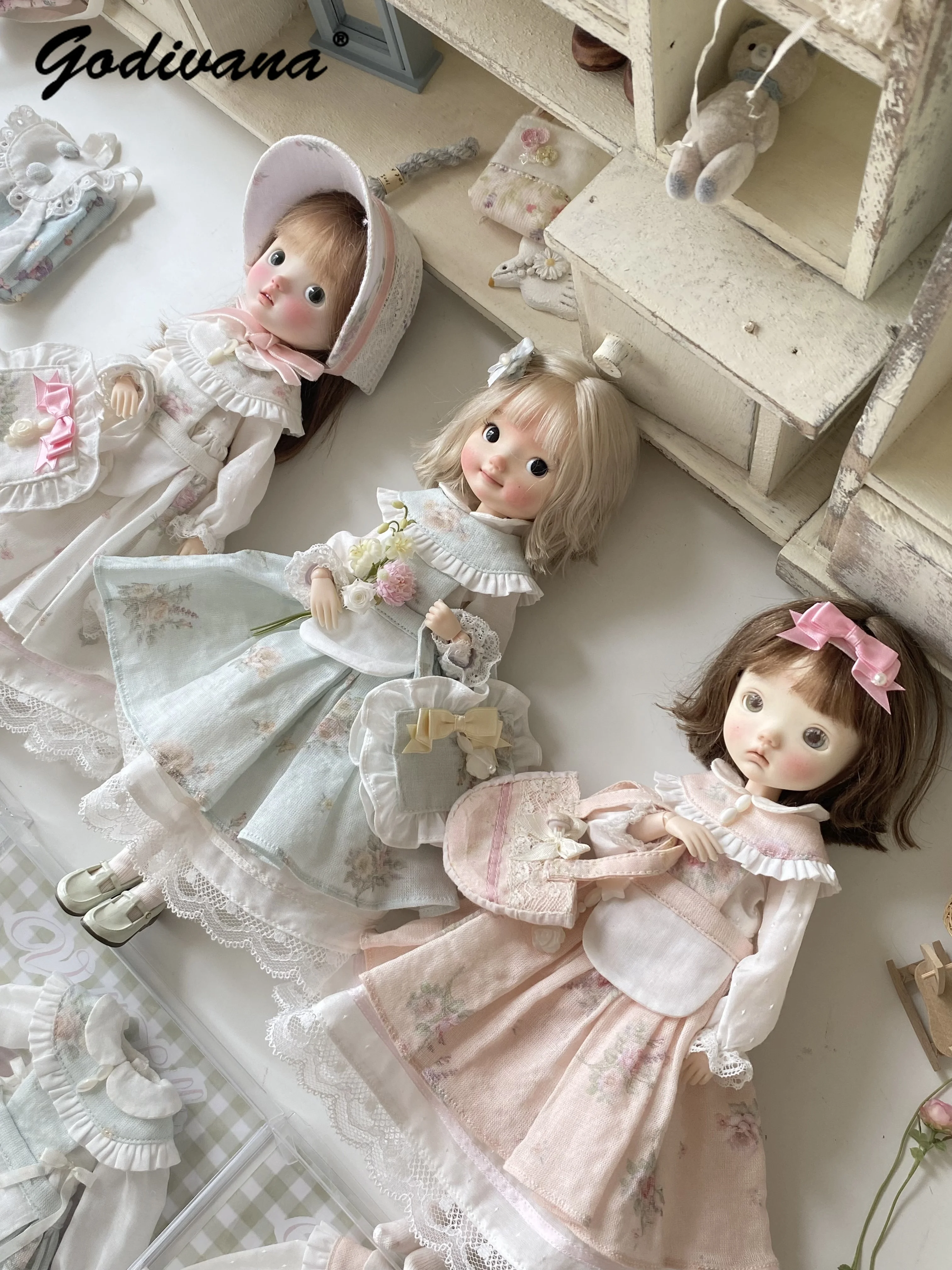 Ob22 Blythe BJD Doll Clothes Vintage Floral Lace Doll Outfit Maid‑Style Sweet Ruffled Apron Dress Full Set with Accessory