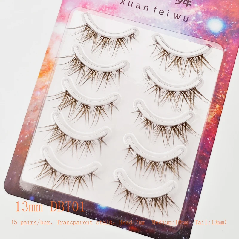 Xuanfeiwu bruine karamelkleurige wimpers met transparante steel, eendelige diagonale vliegende vos-stijl Cat Eye realistische natuurlijke valse wimpers, kort aan de voorkant en lang aan de achterkant, zelf-enten lijmwimpers