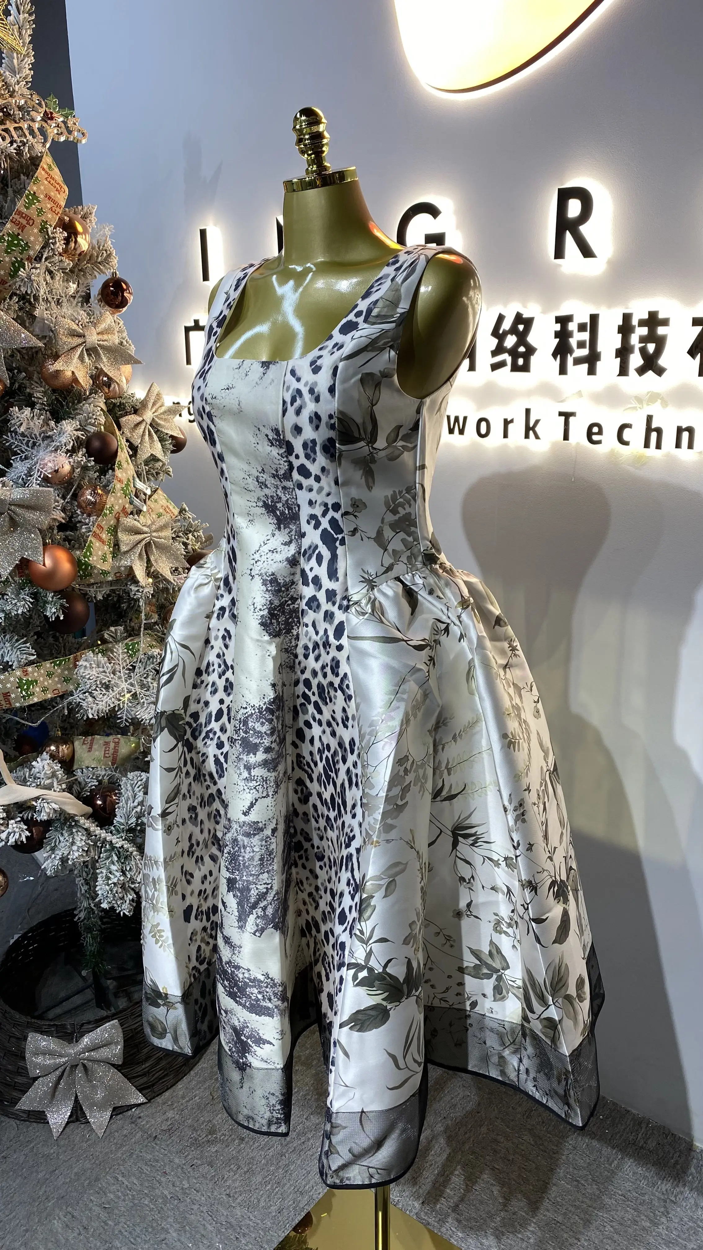 2025 Autumn/Winter New French Leggy Design Leopard Print Slip Dress with Waist Corset and High Hem-GZXX388