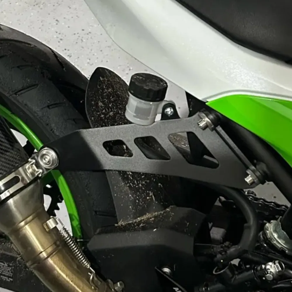 

Z400 Z500 Motorcycle Exhaust Hanger Bracket Rear Footpeg Blanking Holder For Kawasaki Z 400 Z 500 Ninja400 Ninja500 2018-2026