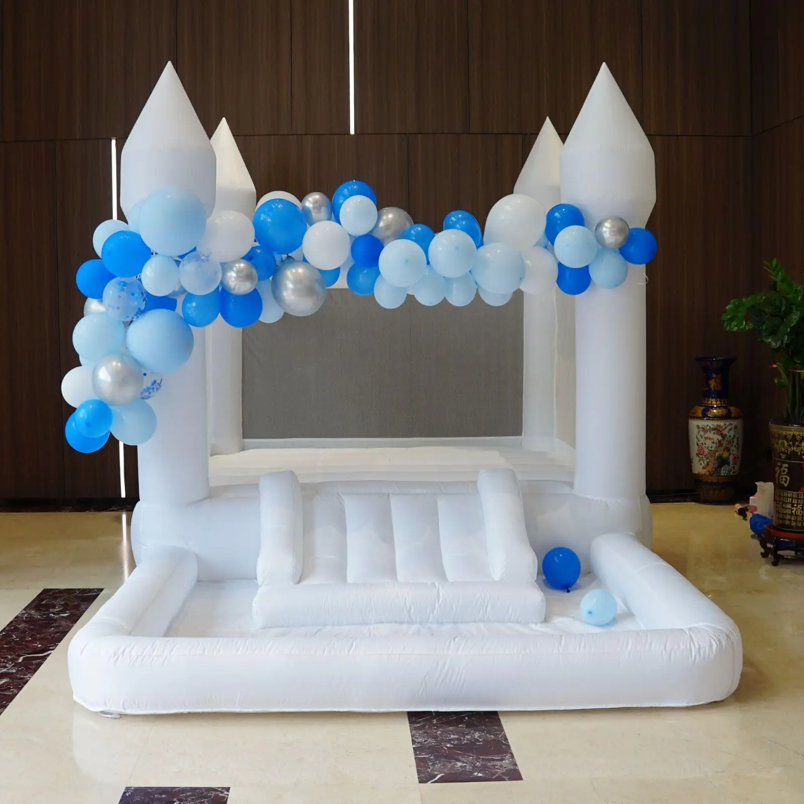 White Bounce House Professional Jumping Inflatable Castle Suitable for Wedding Party with Balloon Carrying Bag Repair Kit