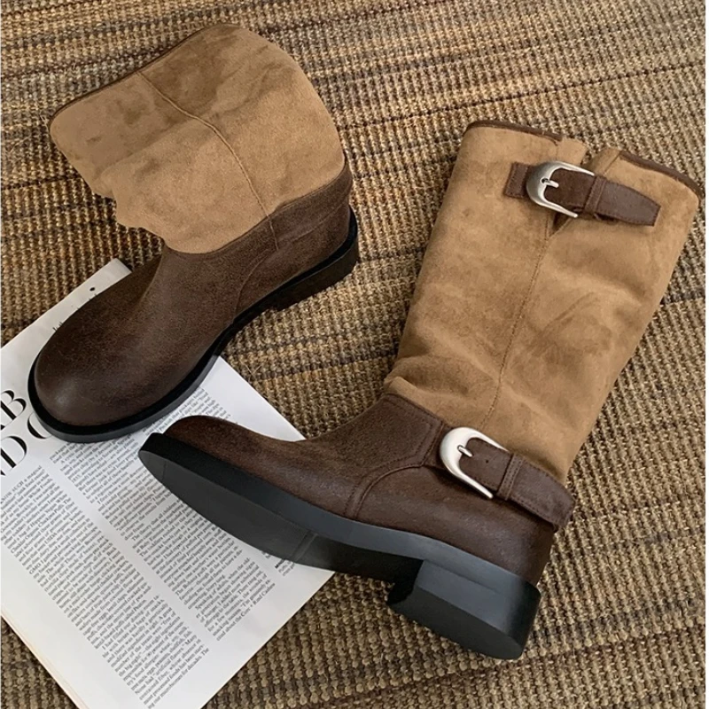 أحذية نسائية مسطحة من جلد الغزال أحذية موضة جديدة غير رسمية للركبة أحذية فارس عالية أنيقة لشتاء 2025 أحذية ماركة تشيلسي موهير بوتاس