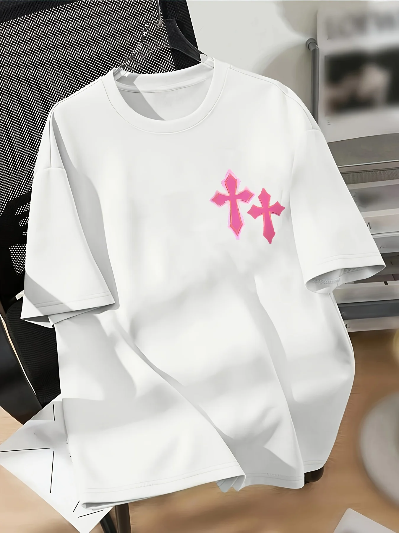 

Женская повседневная футболка с круглым вырезом и розовым крестообразным принтом — смесь полиэстера и спандекса, узор в клетку,