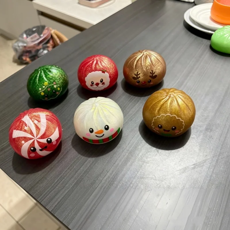 Weihnachts-Quetschball mit Weihnachtsmann, Weihnachtsbaum und Elch Motiv, Stressabbau, Weihnachtsdekoration, Neujahrsgeschenk, Party-Geschenk – Detail 11