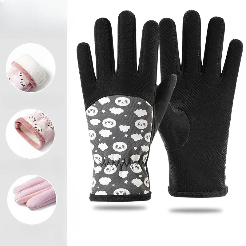 قفازات شتوية للأطفال لعام 2025 مصنوعة من الصوف الحراري المقاوم للرياح مبطنة بتصميم كرتوني للأولاد والبنات قفازات بمقبض مانع للانزلاق لركوب الدراجات في الهواء الطلق #1